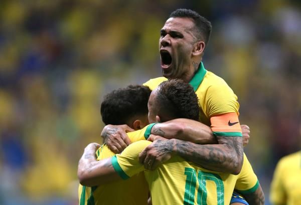 ألفيس مع منتخب البرازيل