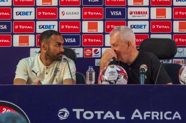 المحمدي مع أجيري خلال المؤتمر الصحفي