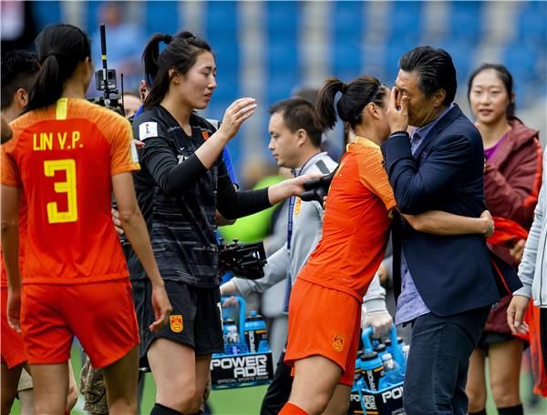 بكاء الصيني جيا شيوكوان بعد التأهل