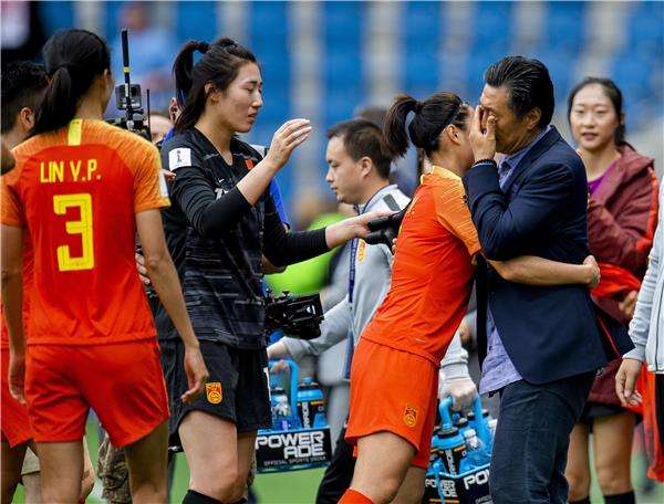 بكاء الصيني جيا شيوكوان بعد التأهل