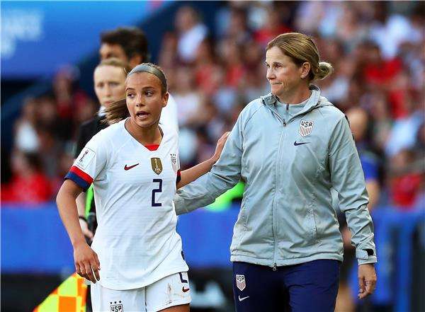 المدربة جيل إيليس