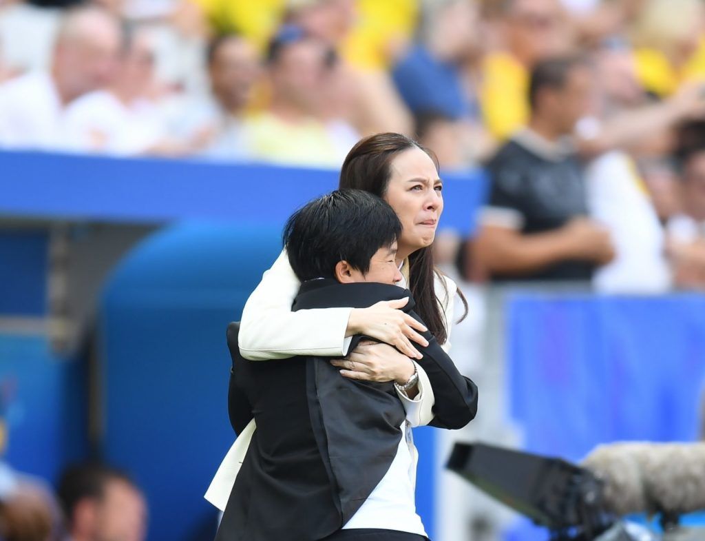 بكاء نوالفان لامسام بعد هدف تايلاند