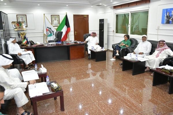 من الاجتماع