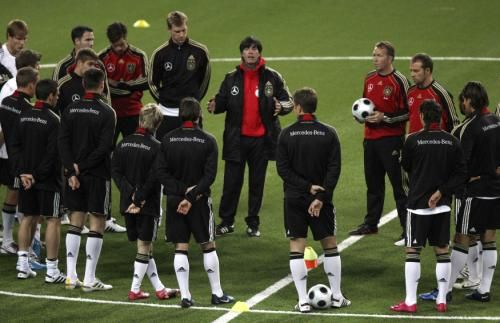 2010-10-11t174328z_01_ast01_rtridsp_3_soccer-euro_reuters