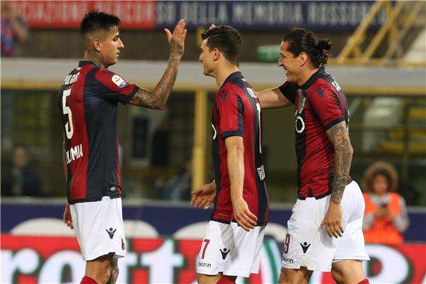 أورسوليني مع لاعبي بولونيا