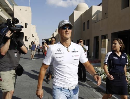 2010-11-11t120511z_01_yas52_rtridsp_3_motor-racing-prix_reuters