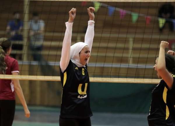 فرحة لاعبات التعاون بعد الفوز