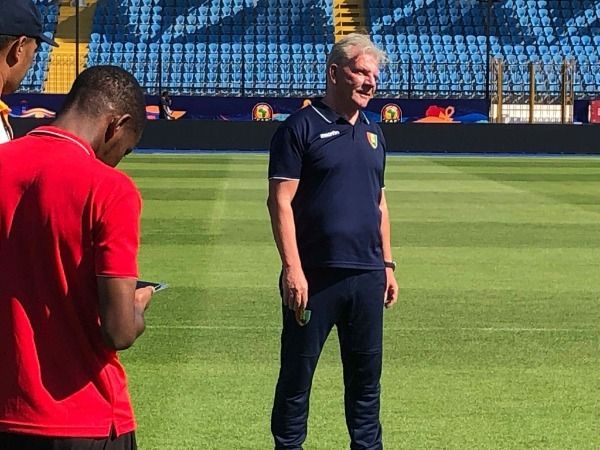 روهر يعاين الملعب