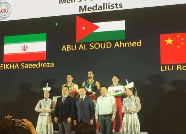 جانب من التتويج