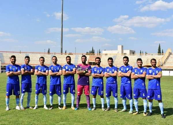 الشيخ مع فريقه