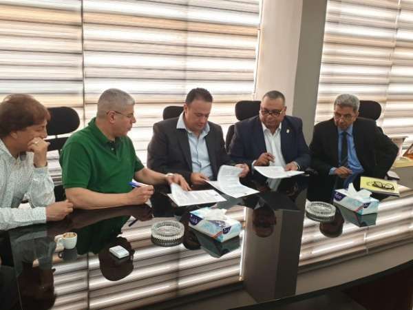 جانب من توقيع الاتفاقية