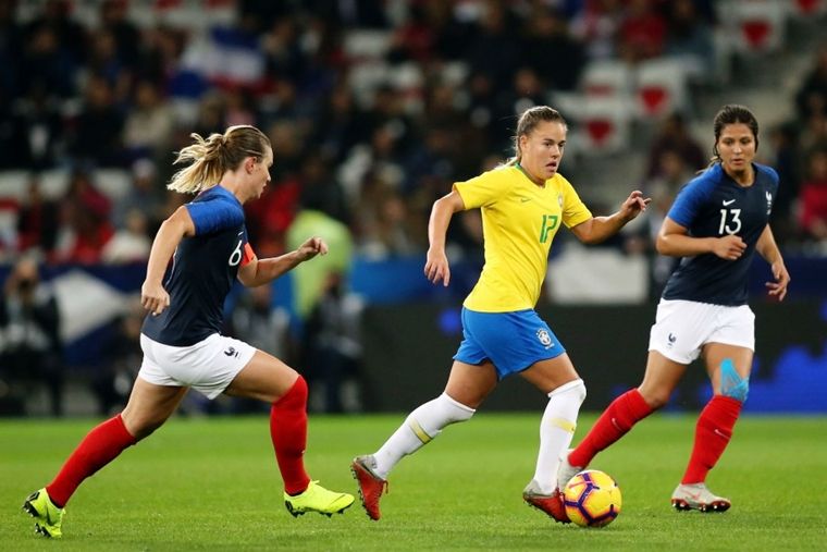 لقاء سابق بين البرازيل وفرنسا للسيدات