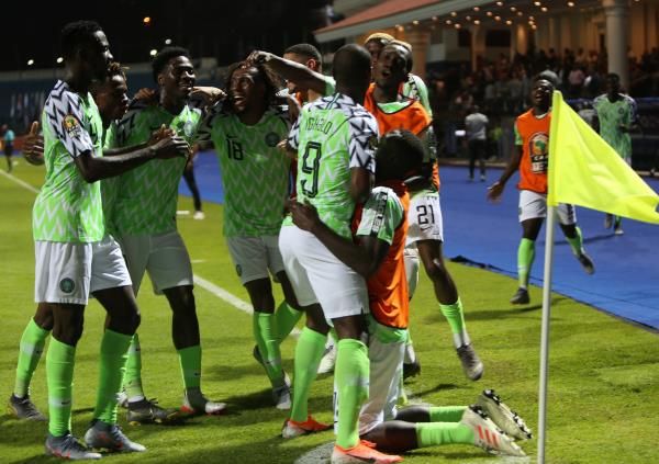 فرحة لاعبي منتخب نيجيريا 