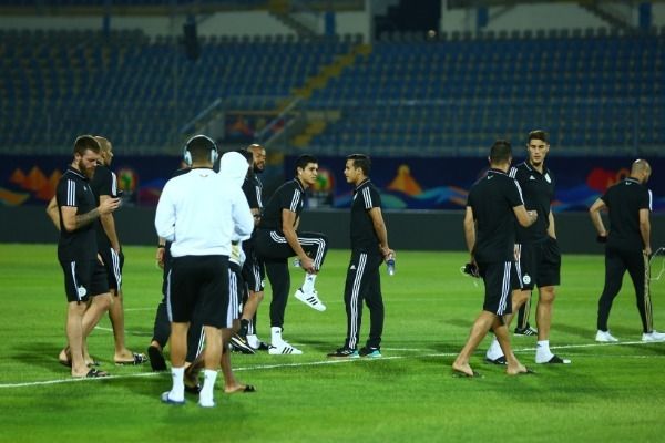 لاعبو الجزائر (تصوير: أحمد عواد)