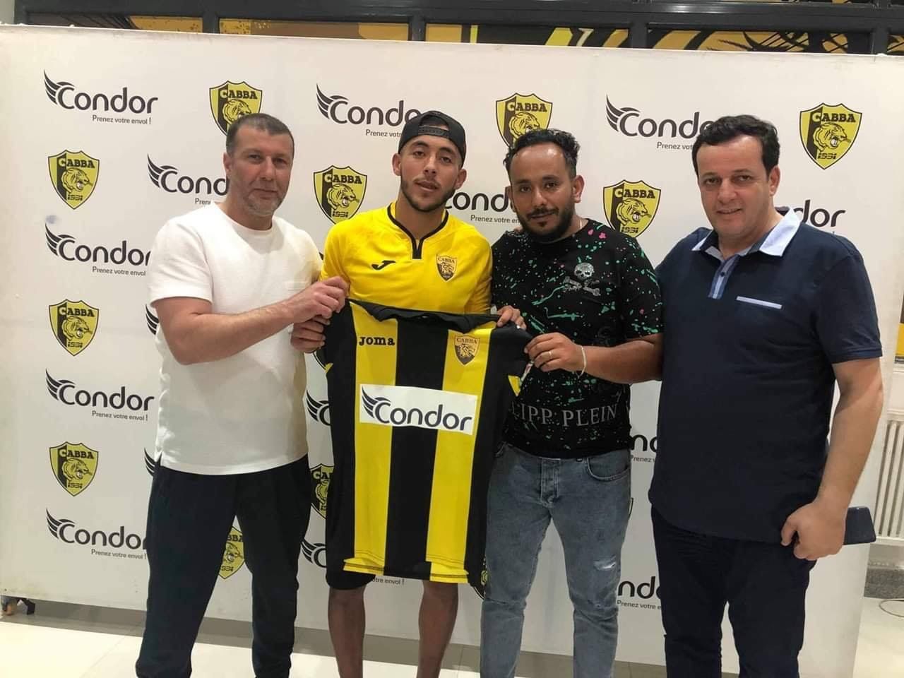 بلمختار خلال التوقيع