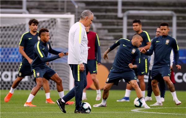 من تدريبات البرازيل