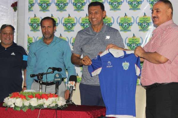 بعد توقيع العقود