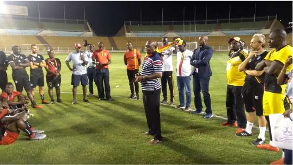 من اجتماع الوزير باللاعبين