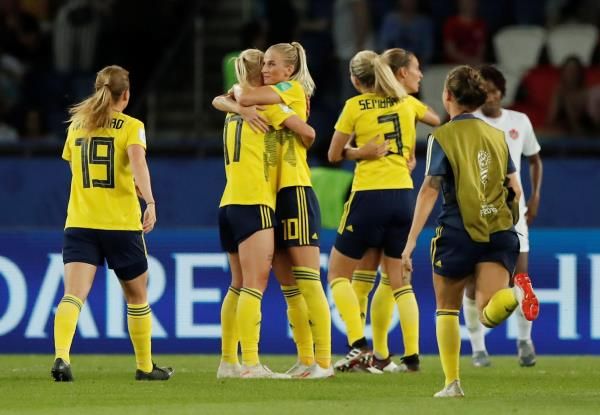 فرحة لاعبات السويد 