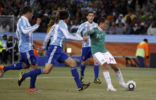 لقطة من لقاء المنتخبين في كأس العالم الماضية