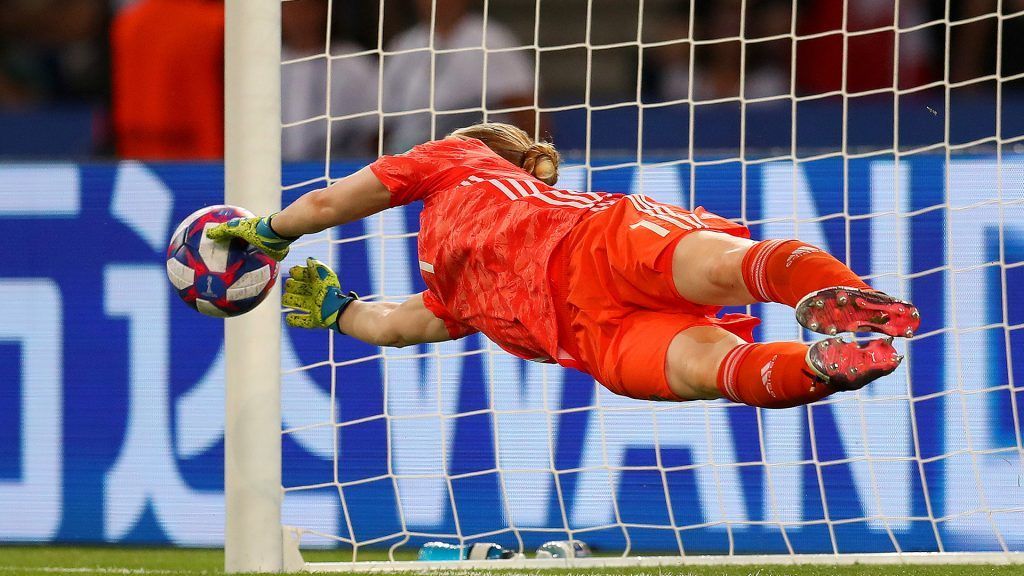 تصدي ليندال لضربة جزاء كندا