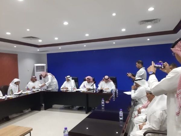 جانب من التوقيع