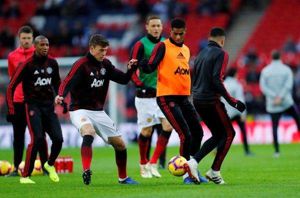 لينديلوف مع فريقه