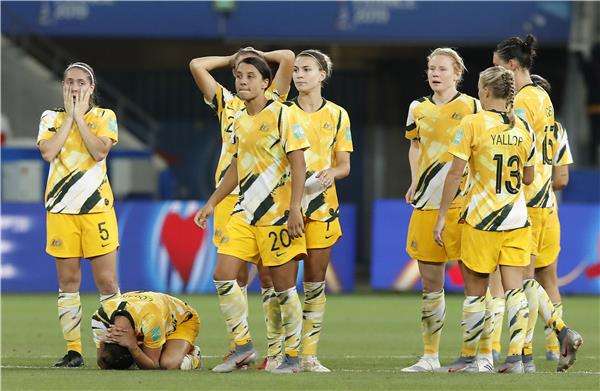 لاعبات أستراليا بعد الخروج من كأس العالم