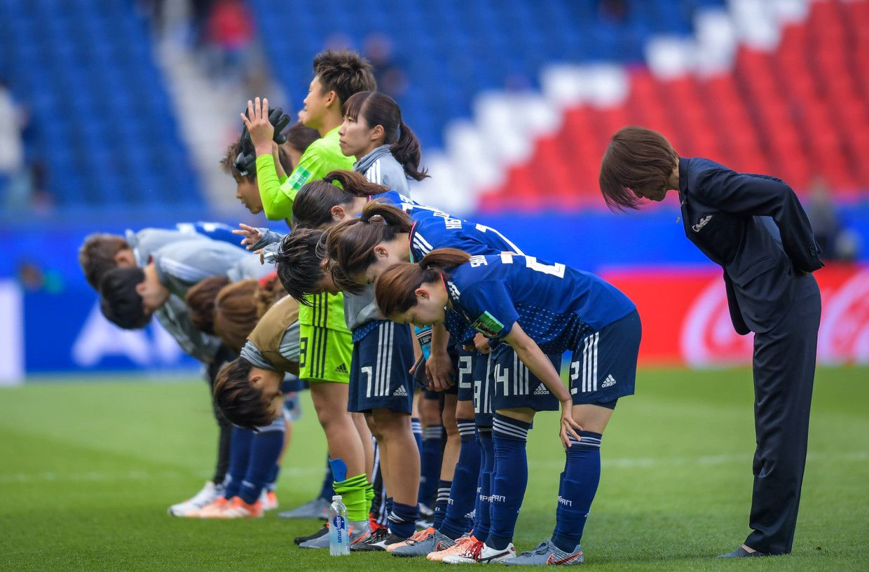 تاكاكورا (أقصى اليمين)