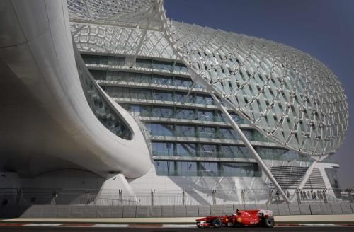 2010-11-12t115812z_01_yas52_rtridsp_3_motor-racing-prix_reuters