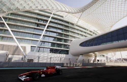 2010-11-12t110933z_01_yas02_rtridsp_3_motor-racing-prix_reuters