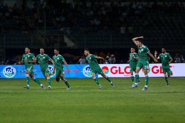 فرحة لاعبي الجزائر - تصوير: أحمد عواد