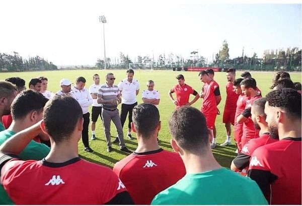 اجتماع الجريء باللاعبين