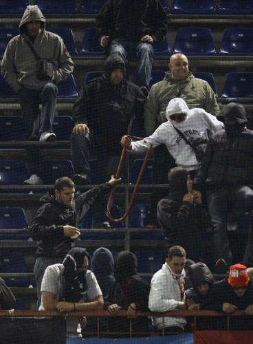 2010-10-12t205228z_01_aga113_rtridsp_3_soccer-euro_reuters