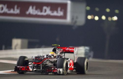 2010-11-12t163445z_01_yas27_rtridsp_3_motor-racing-prix_reuters