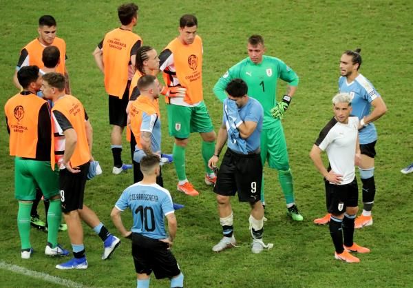 لويس سواريز مع لاعبي أوروجواي