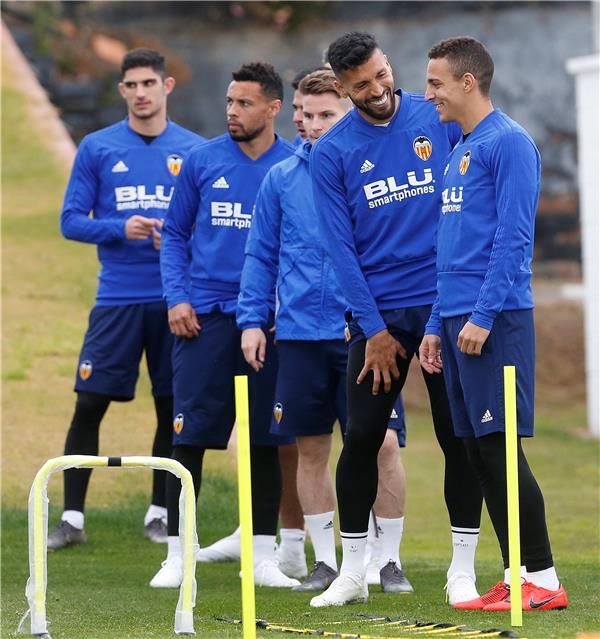 مورينو مع لاعبي فالنسيا