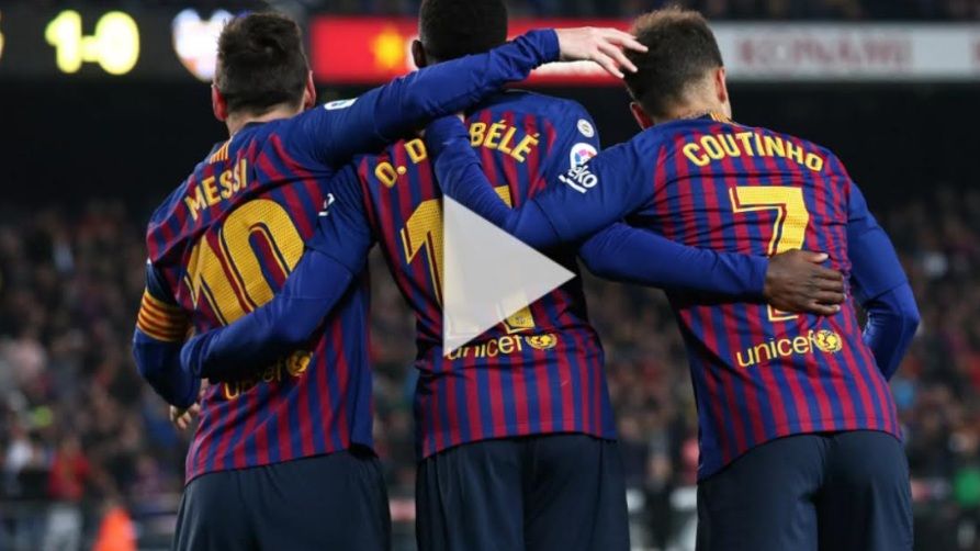 كوتينيو مع لاعبي برشلونة