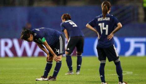 لاعبات منتخب اليابان بعد الخروج من كأس العالم