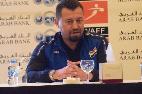 مدرب سوريا خلال المؤتمر الصحفي