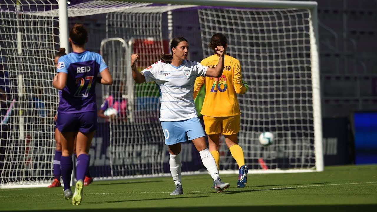 كير بعد تسجيل هدف في مرمى أورلاندو برايد