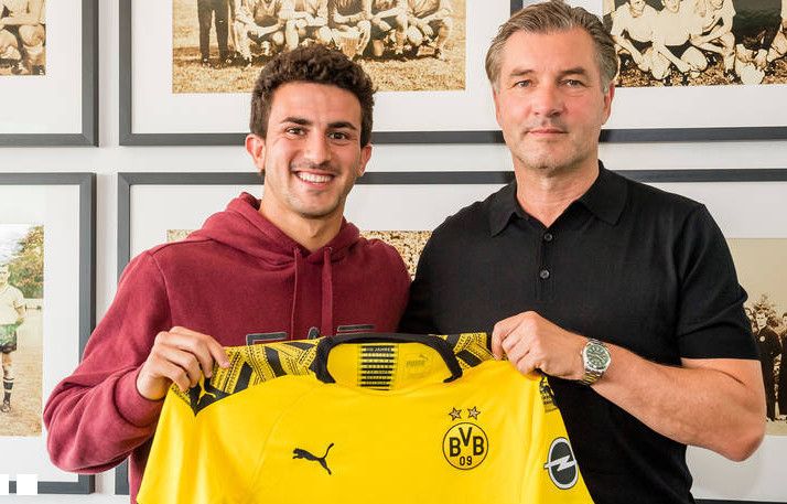 من تقديم اللاعب