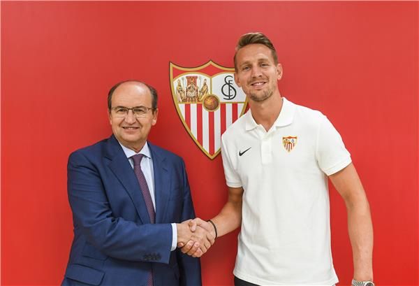 جانب من تقديم دي يونج