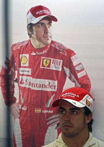 2010-11-12t113823z_01_yas105_rtridsp_3_motor-racing-prix_reuters
