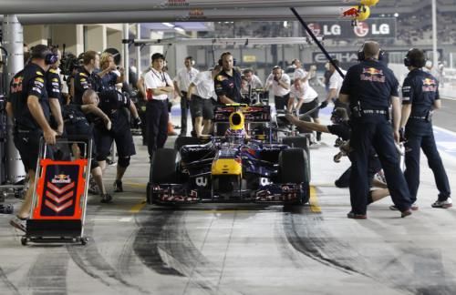 2010-11-12t152459z_01_yas210_rtridsp_3_motor-racing-prix_reuters