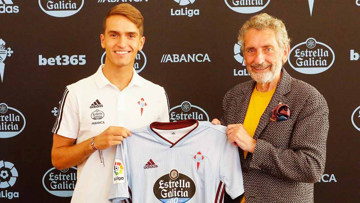 جانب من التوقيع