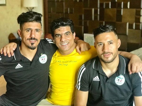 الصغير مع لاعبي الجزائر