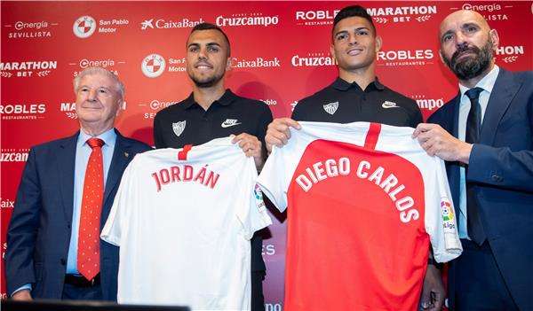 من تقديم اللاعبين