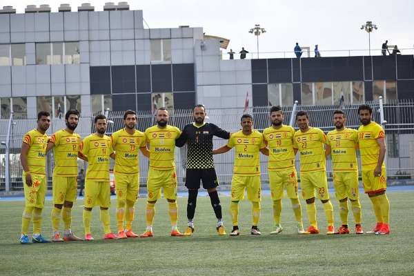 فادي مرعي مع لاعبي تشرين