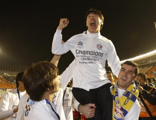 2010-11-13t131624z_01_jpn525_rtridsp_3_soccer-asia-final_reuters